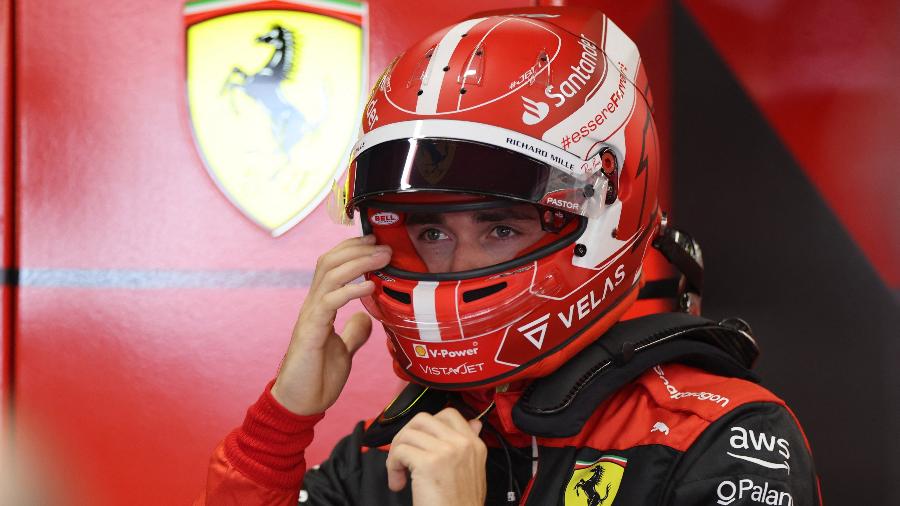 Charles Leclerc, da Ferrari, durante terceiro treino livre na pista de Barcelona-Catalunha - REUTERS/Nacho Doce