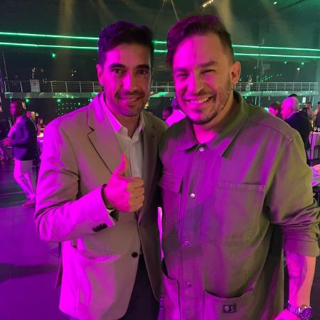 O DJ Rodrigo Mantega junto de Abel Ferreira na confraternização do Palmeiras no final de 2022 - Reprodução/Twitter