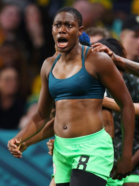 Oshoala, da Nigéria, comemora gol contra a Austrália pela Copa do Mundo feminina