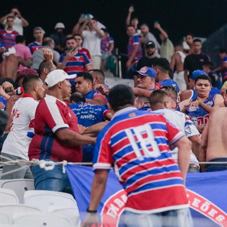 Torcedores de duas organizadas do Fortaleza brigaram entre si durante o jogo contra o Corinthians, na Neo Química Arena, pela ida da semifinal da Sul-Americana.