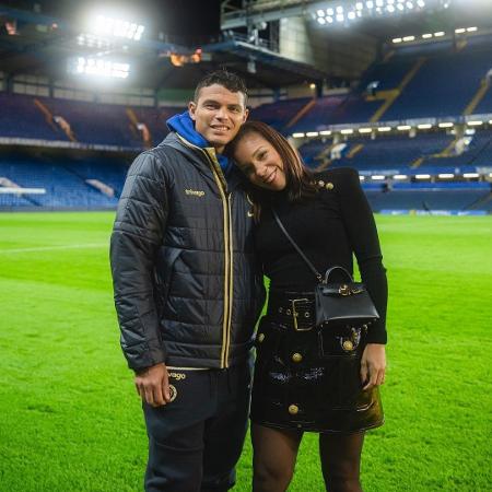 Thiago Silva e Belle Silva no estádio Stamford Bridge, do Chelsea
