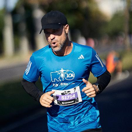 Ex-jogador do Santos e do Flamengo participou da última etapa da Maratona do Rio