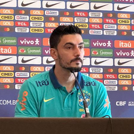 Rafael concede entrevista coletiva com a seleção brasileira