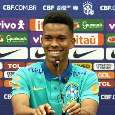 Estêvão na coletiva da seleção brasileira