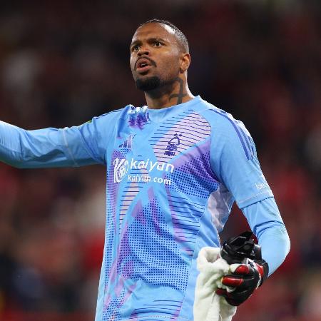 Carlos Miguel, goleiro do Nottingham Forest, durante jogo contra o Newcastle na Copa da Liga Inglesa