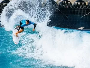 Surfe: Italo, Pupo e Yago Dora avançam às quartas na piscina de Abu-Dhabi