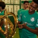 Jogadores do Palmeiras recebem 'visita' da taça do Mundial de Clubes de 2025