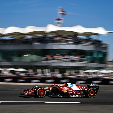Lewis Hamilton lidera o primeiro treino livre do GP da Grã-Bretanha Lewis Hamilton lidera o primeiro treino livre do GP da Grã-Bretanha