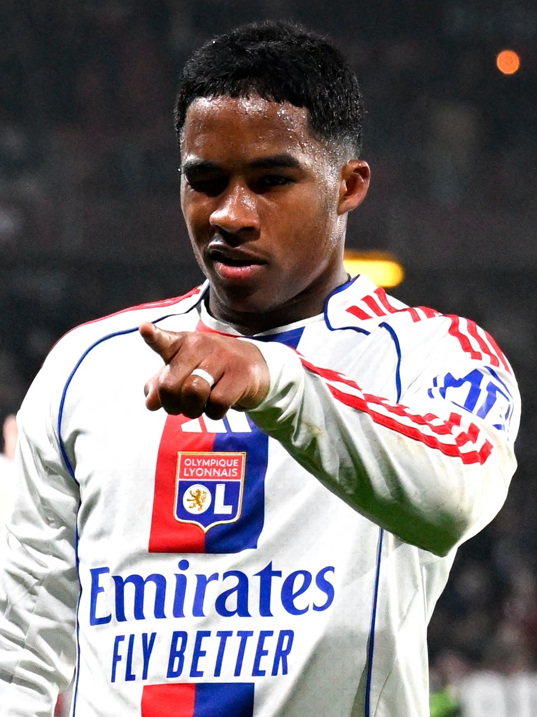 Endrick bate recorde de Ronaldo após hat-trick em goleada do Lyon