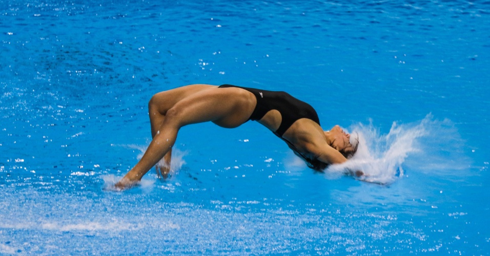 Ingrid Oliveira cai de costas durante salto nos Jogos Pan-Americanos de Toronto
