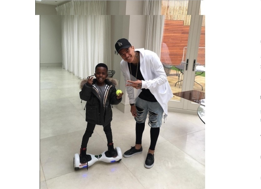 Estilo puro! Com tatuagens e roupas exóticas, ex-Flu causa na internet - Reprodução/Instagram