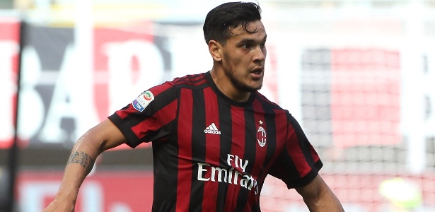 Gustavo Gómez jogou apenas 10 minutos pelo Milan na última temporada - Marco Luzzani/Getty Images