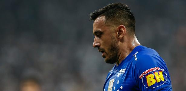 Meia Robinho anuncia aposentadoria e futuro após passagens por Palmeiras e Cruzeiro