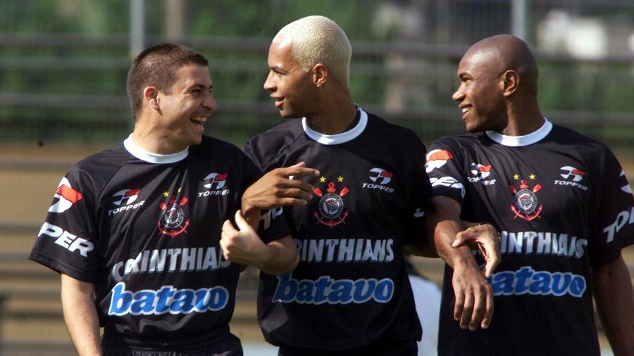 Luizão, Dinei e João Carlos durante treino do Corinthians em 1999 - Evelson de Freitas/Folhapress