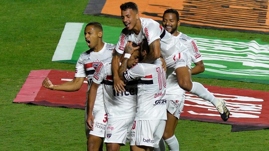 Atletas do São Paulo vibram na eterna confusão entre acaso e merecimento - Bruno Ulivieri/AGIF