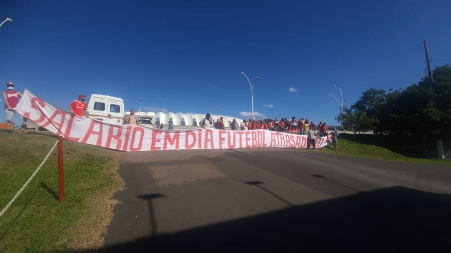 Torcida do Inter faz segundo protesto do dia contra jogadores e direção - Divulgação/Guarda Popular