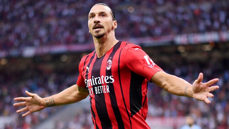 Ibrahimovic comemora gol marcado com a camisa do Milan diante da Lazio - Daniele Mascolo/Reuters
