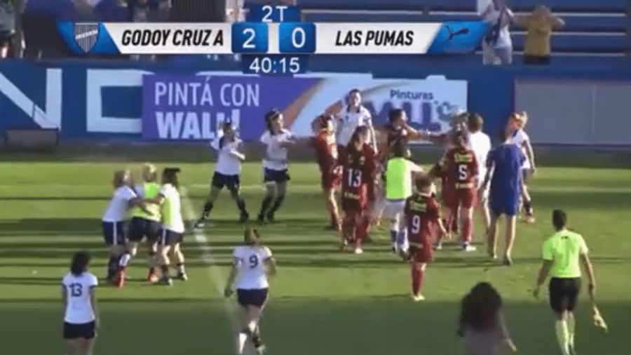 Briga entre jogadoras do Godoy Cruz e do Las Pumas na Argentina - Reprodução