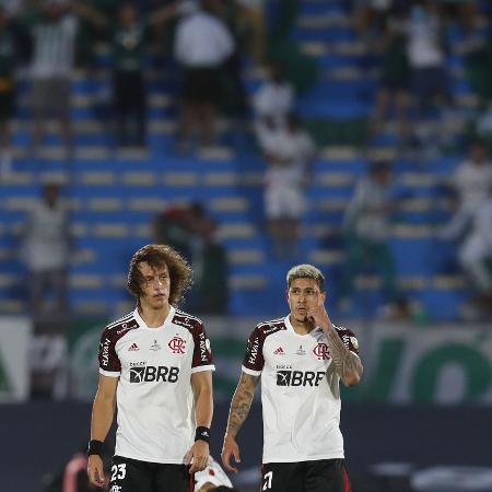 David Luiz e Pedro após a derrota do Flamengo na final da Libertadores contra o Palmeiras - REUTERS