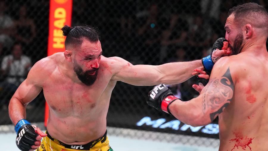 Michel Pereira atinge um golpe em Santiago Ponzinibbio no UFC Vegas - Chris Unger/Zuffa LLC/Getty