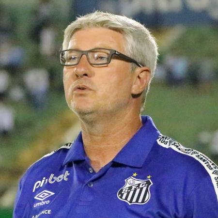 Odair Hellmann pediu paciência após empate do Santos por 1 a 1 com o São Bernardo - KAREN FONTES/AFI/ISHOOT/ESTADÃO CONTEÚDO
