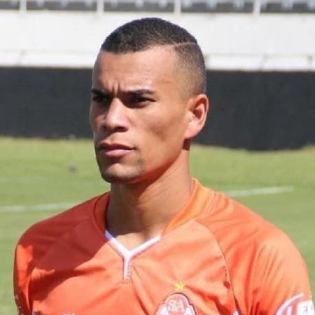 Carlinhos, atual jogador do Taubaté, na época em que atuava pelo Boa Esporte - Reprodução/Instagram/_carlinhos006