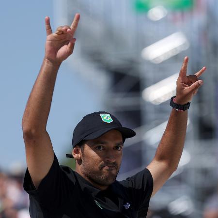 Kelvin Hoefler comemora durante preliminares do skate street masculino nas Olimpíadas de Paris