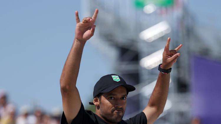 Kelvin Hoefler comemora durante preliminares do skate street masculino nas Olimpíadas de Paris