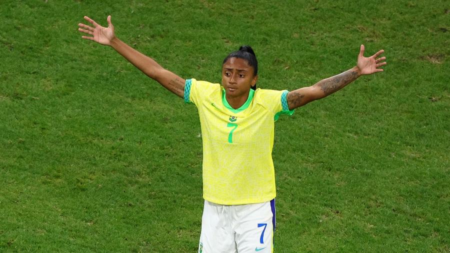 Kerolin comemora gol marcado pelo Brasil contra a Espanha, nas Olimpíadas de Paris-2024