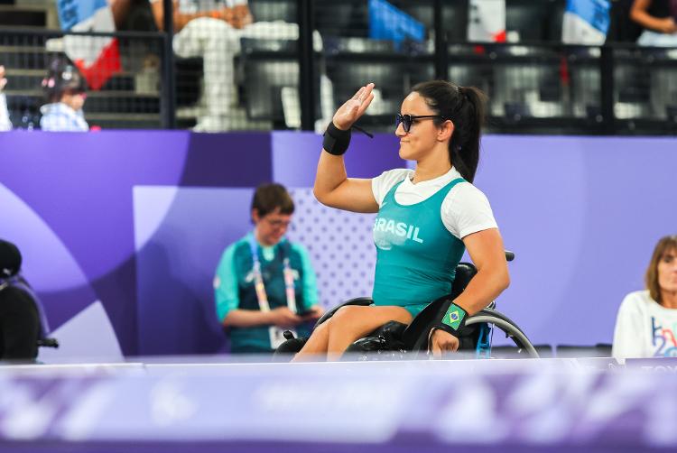 Lara Lima, medalhista de bronze na categoria até 41kg no halterofilismo