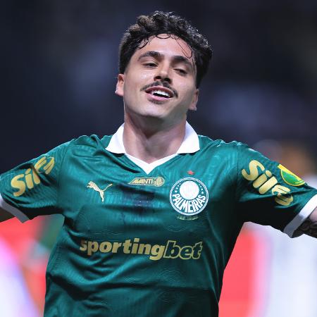 Mauricio comemora gol em Palmeiras x Portuguesa, jogo do Paulistão