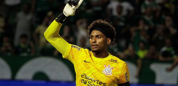 O NOVO MURO DO TIMÃO! Goleiro do Corinthians surpreende e já supera marca de ídolo histórico!