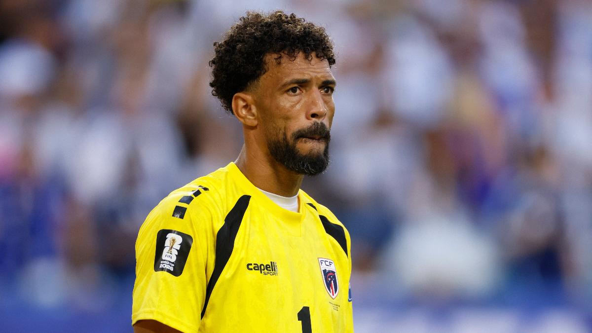Vozinha na América do Sul: presidente de time diz que acertou com o goleiro
