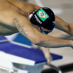 Thiago Pereira cai na água para a terceira bateria dos 400m medley - undefined