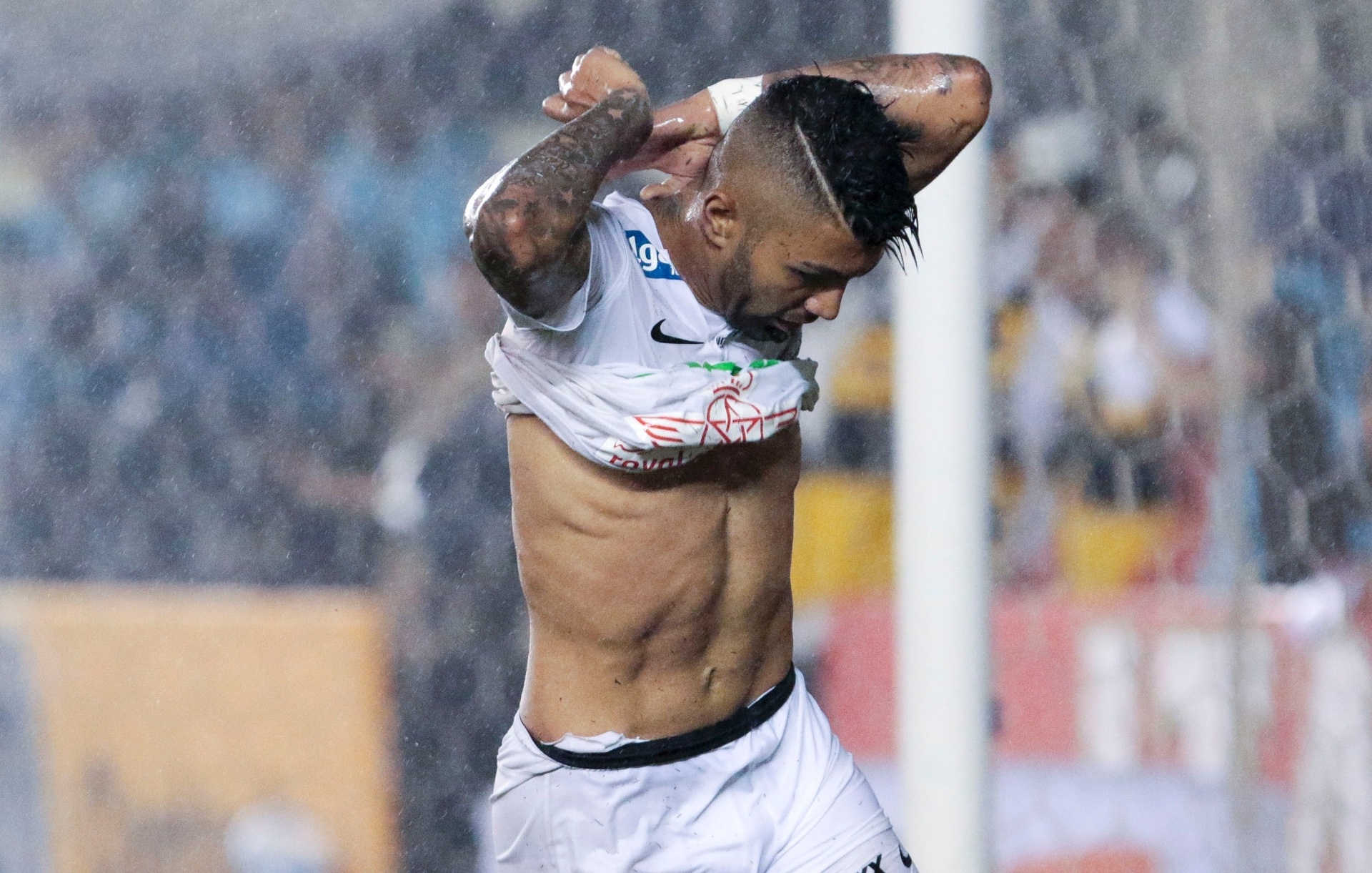 Gabigol comemora gol do Santos sobre o Palmeiras - MIGUEL SCHINCARIOL/ESTADÃO CONTEÚDO