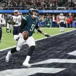 Nick Foles renasce, bate Tom Brady em jogo histórico e Eagles