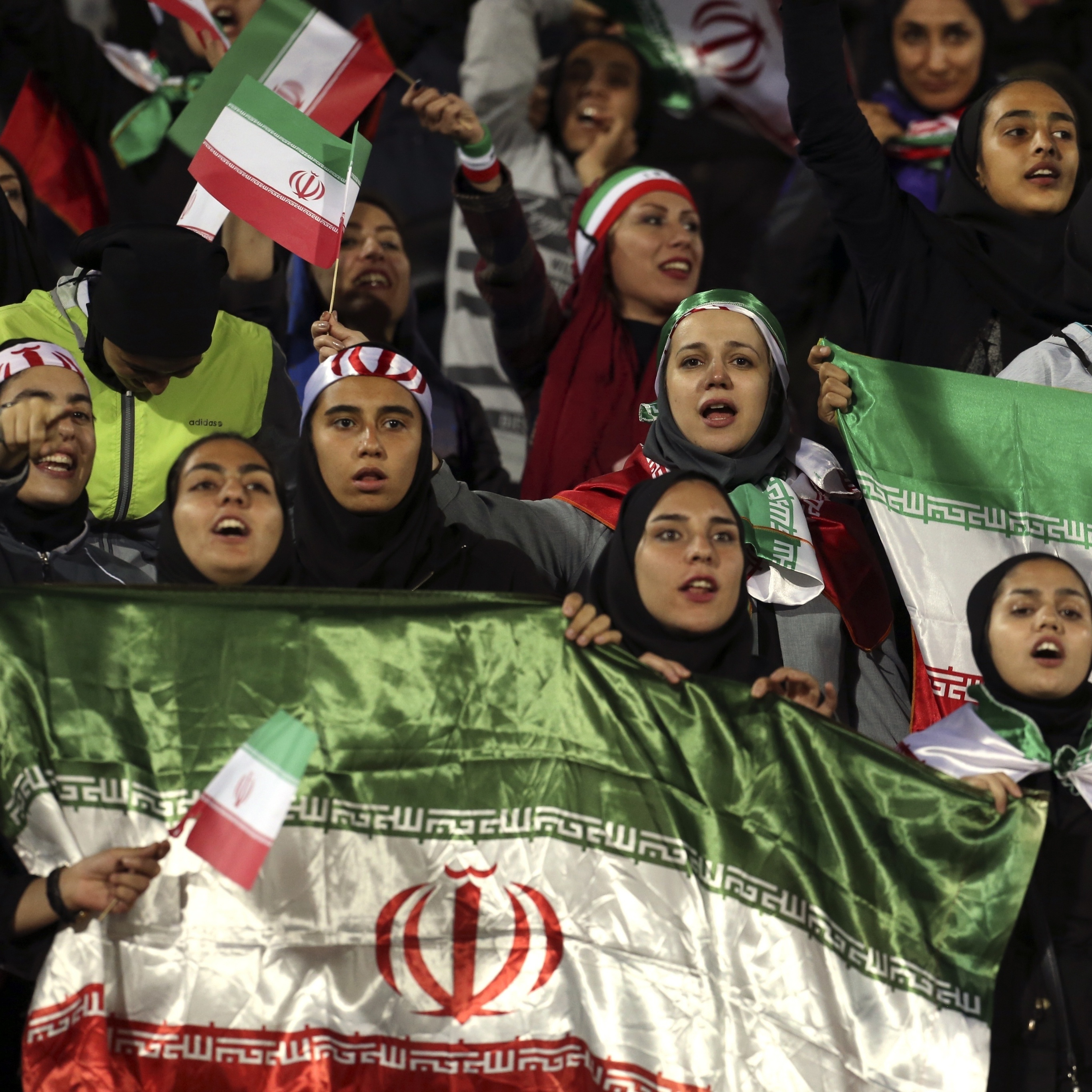 Iranianas são autorizadas a assistir partida de futebol pela 1ª