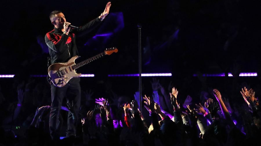Adam Levine, vocalista do Maroon 5,  no intervalo do Super Bowl 53 - Patrick Smith/Getty Images/AFP