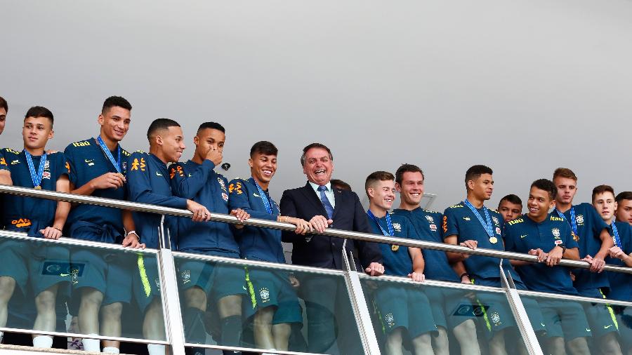 Bolsonaro almoça com Seleção do Brasil sub-17, tetracampeã de futebol - Sergio Lima/AFP