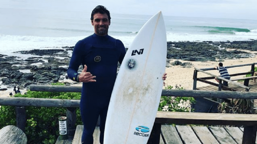 O surfista Leo Neves disputou, em 2007 e 2008, o Circuito Mundial de Surfe (WCT) - Reprodução/Instagram