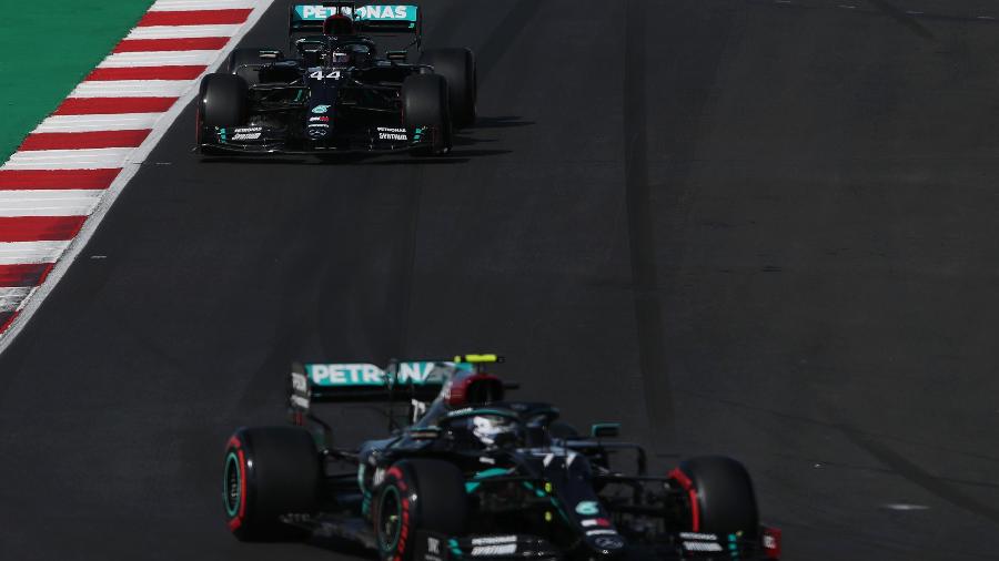 Lewis Hamilton e Valterri Bottas durante a classificação para o GP de Portugal - Pool/Getty Images