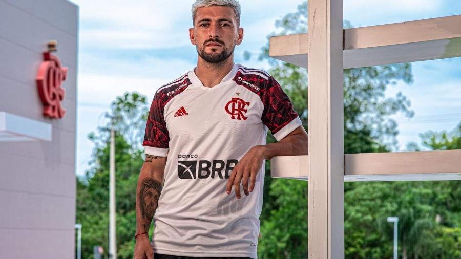Nova camisa do Flamengo faz homenagem ao Mundial de 81: "Vestidos de branco, ganhamos o mundo" - Divulgação