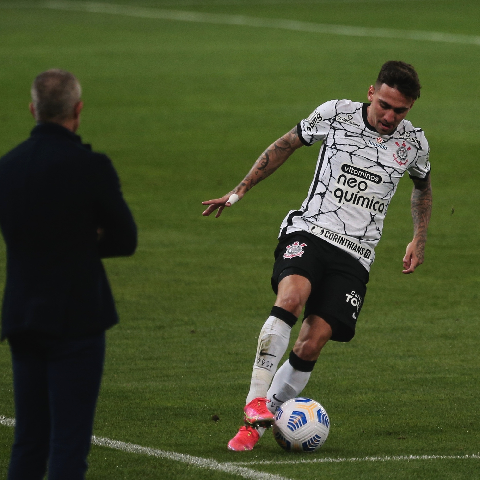 Corinthians VS Bragantino: Gustavo Silva's Return & Key Absences