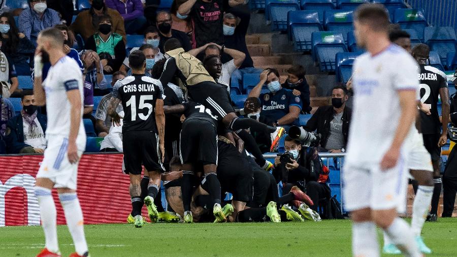 Jogadores do Sheriff comemoram gol contra o Real Madrid pela Liga dos Campeões - DeFodi Images via Getty Images