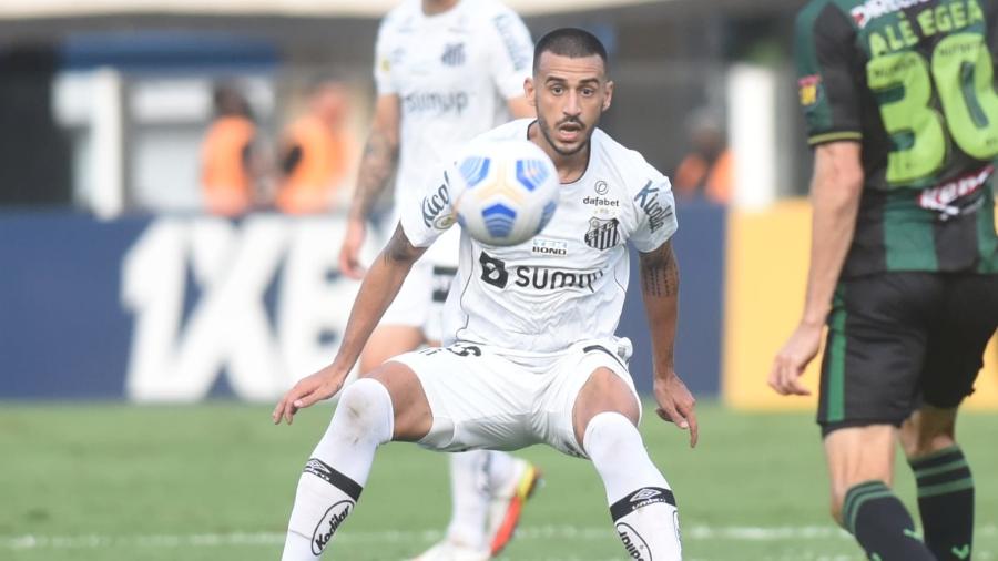 Camacho disputa lugar com Pirani e Marcos Guilherme no meio-campo - Ivan Storti/Santos FC