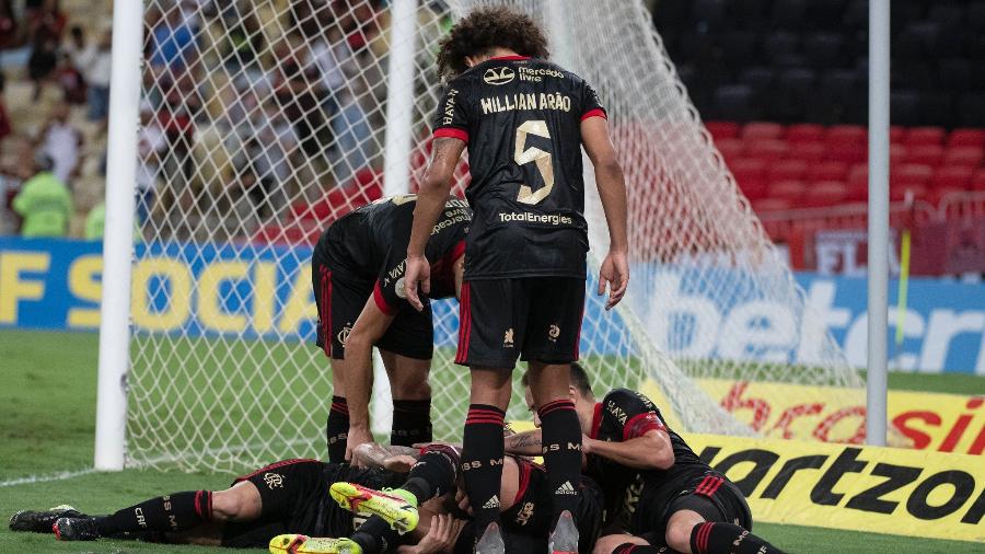 Jogadores do Flamengo comemoram gol de Michael contra o Atlético-GO - Alexandre Vidal/Flamengo