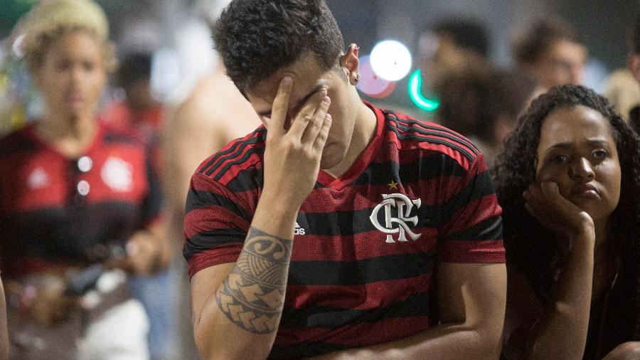 Torcedor do Flamengo lamenta derrota para o Palmeiras na final da Libertadores 2021 - AFP