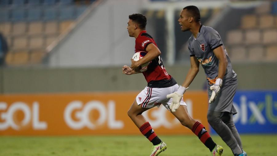 Flamengo arranca empate contra Oeste no fim e pega o Náutico na 2ª fase