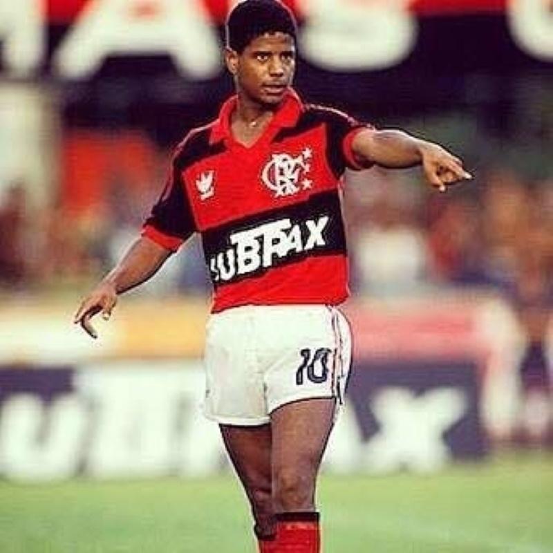 Marcelinho Carioca jogando pelo Flamengo