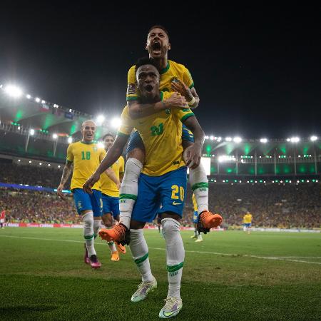 Vini Jr e Neymar comemoram gol pela seleção contra o Chile em março de 2022 - Lucas Figueiredo/CBF